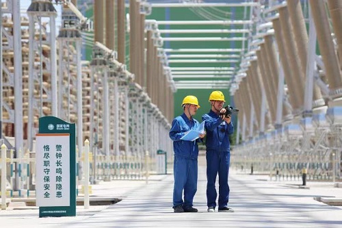 国网宁夏检修公司加强灵州换流站巡视，护航“西电东送”大动脉。